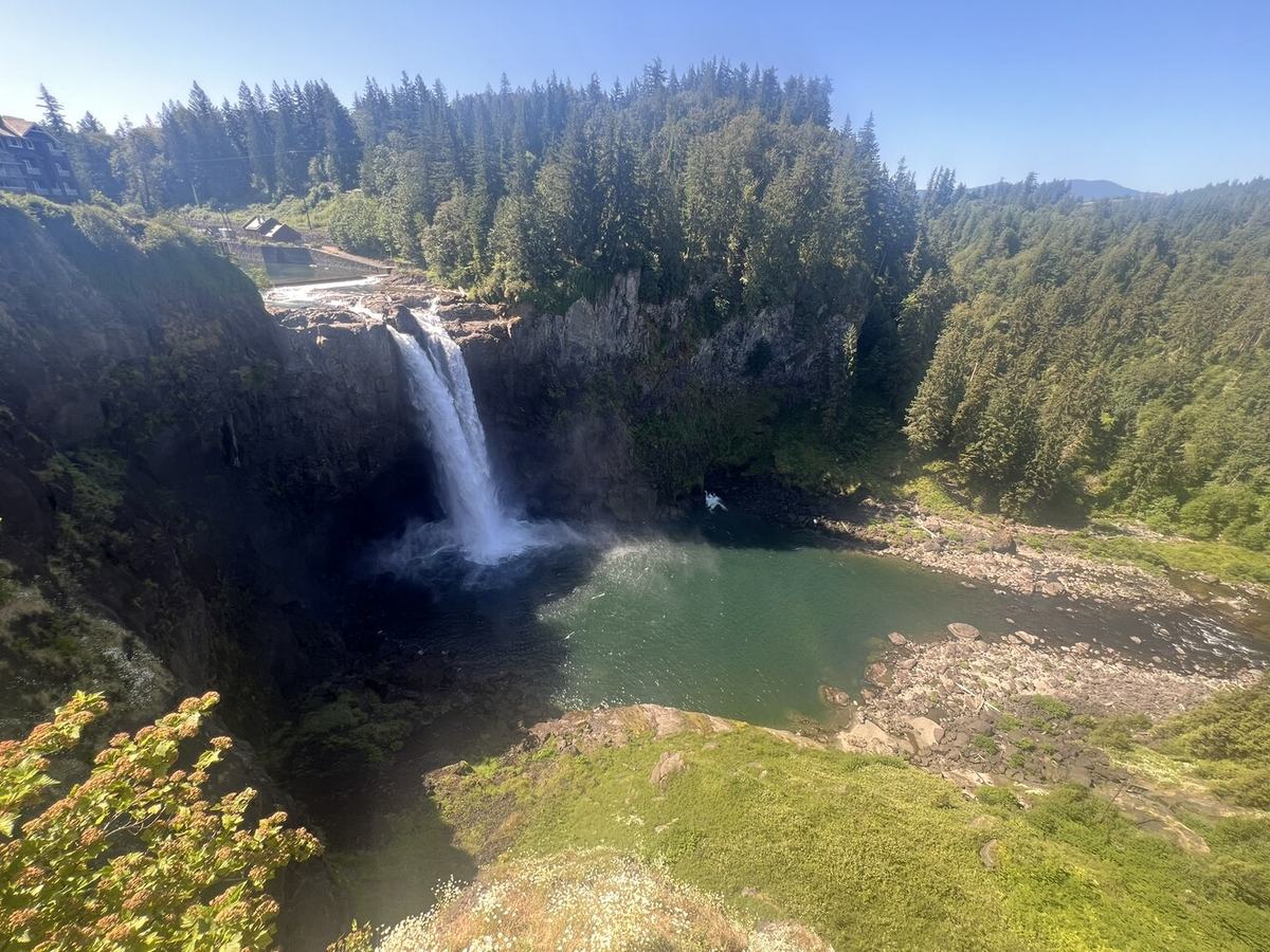Snoqualmie Falls "the place where First Woman and First Man were created by Moon the Transformer" and "where prayers were carried up to the Creator by great mists that rise from the powerful flow."The mists rising from the base of the waterfall are said to serve to connect Heaven and Earth.
